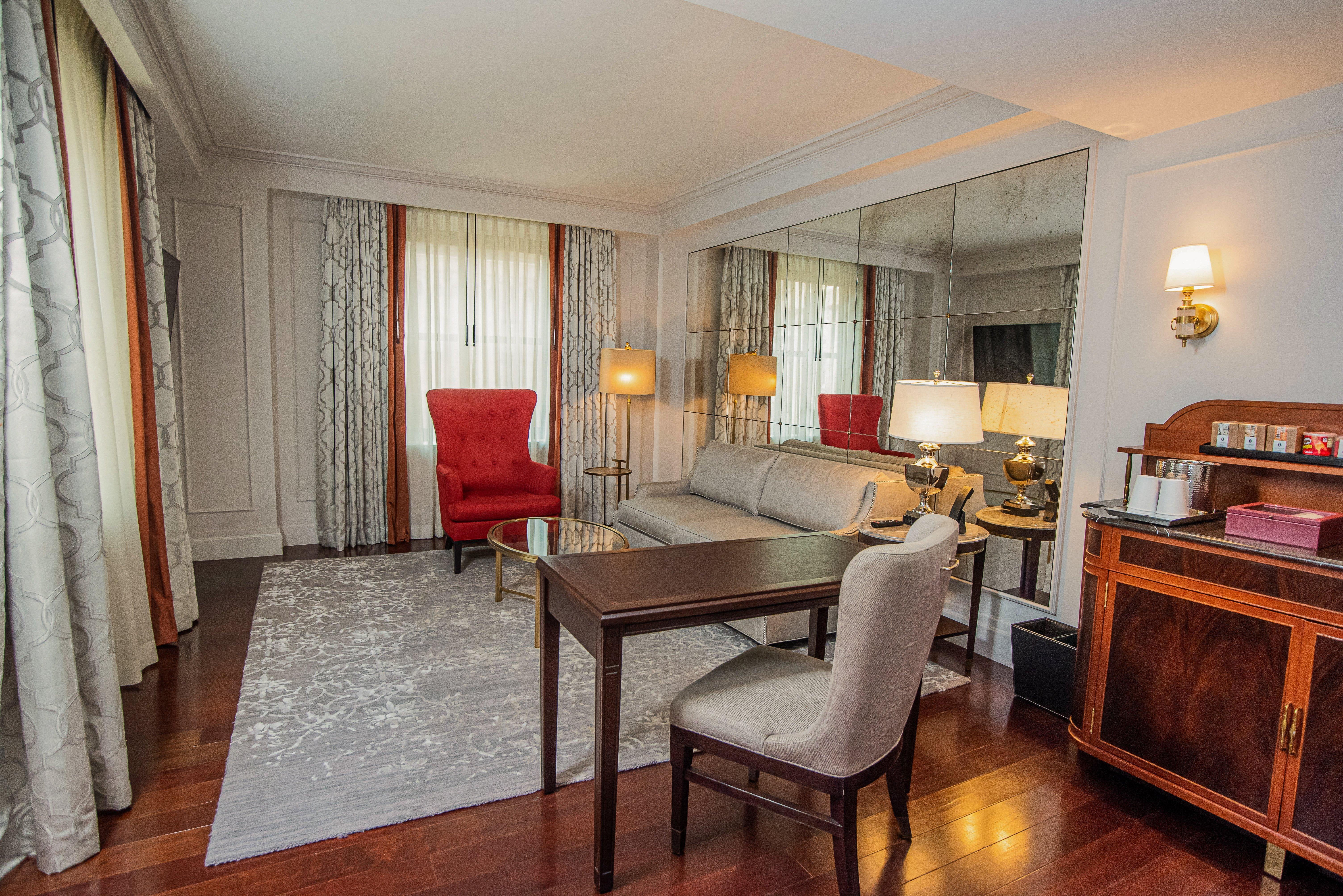 Intercontinental New York Barclay Hotel By Ihg Kültér fotó A suite at the hotel