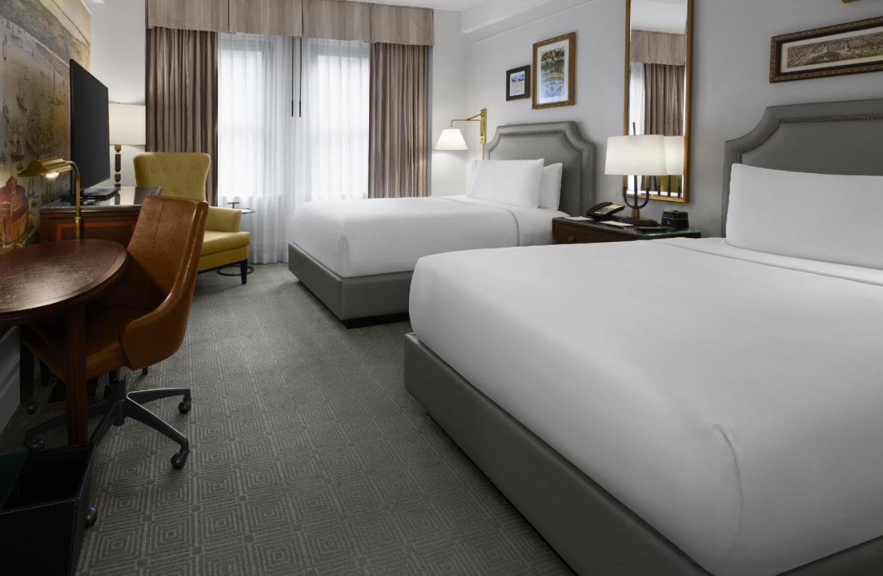 Intercontinental New York Barclay Hotel By Ihg Kültér fotó A guest room at the Hilton Boston Back Bay